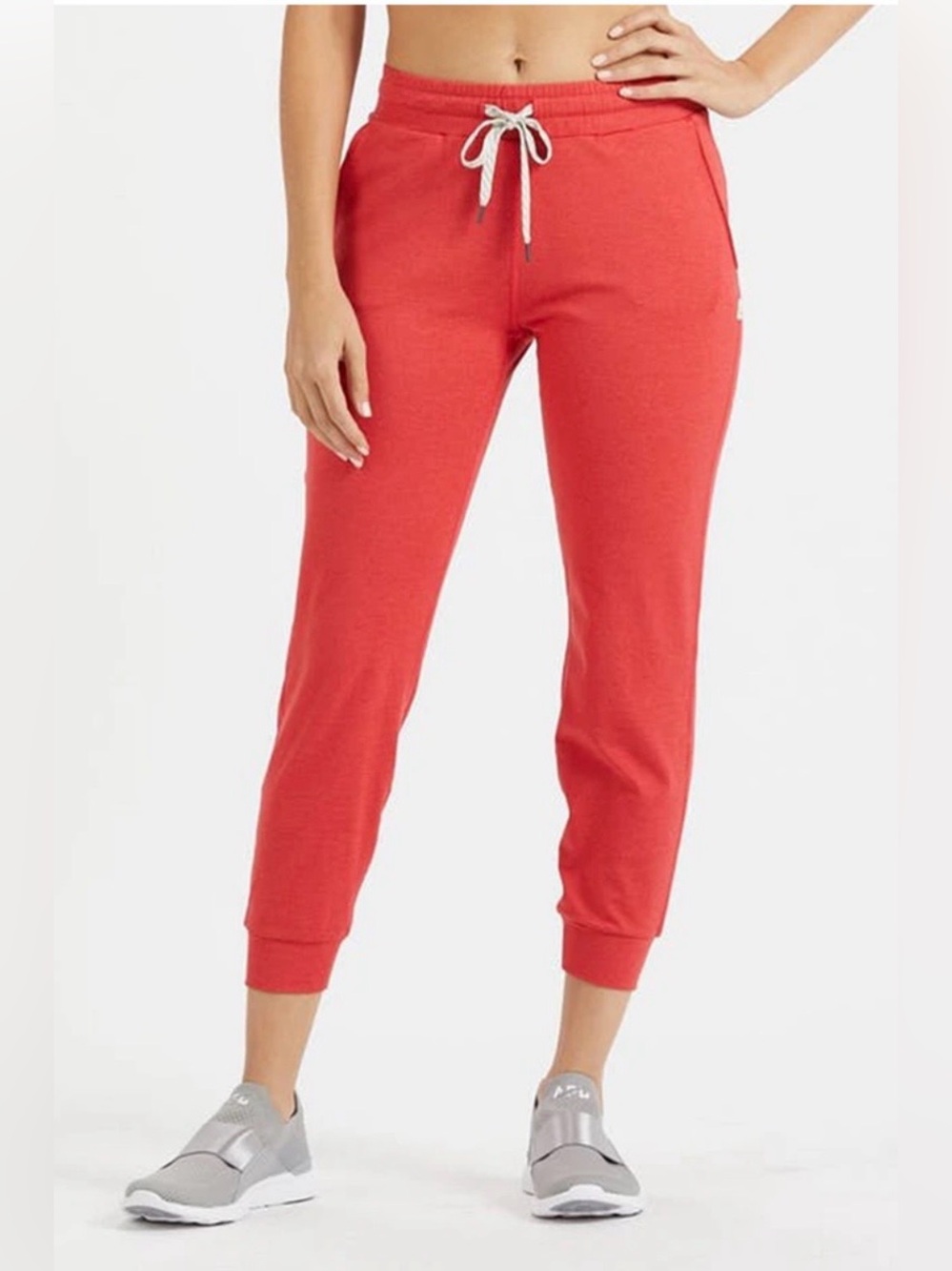 Vuori Performance Jogger in Red Size Medium